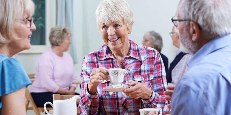 seniors dining landscape (1)